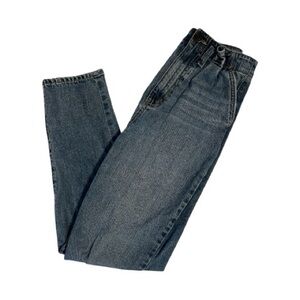 Mom jeans with an elastic waistband